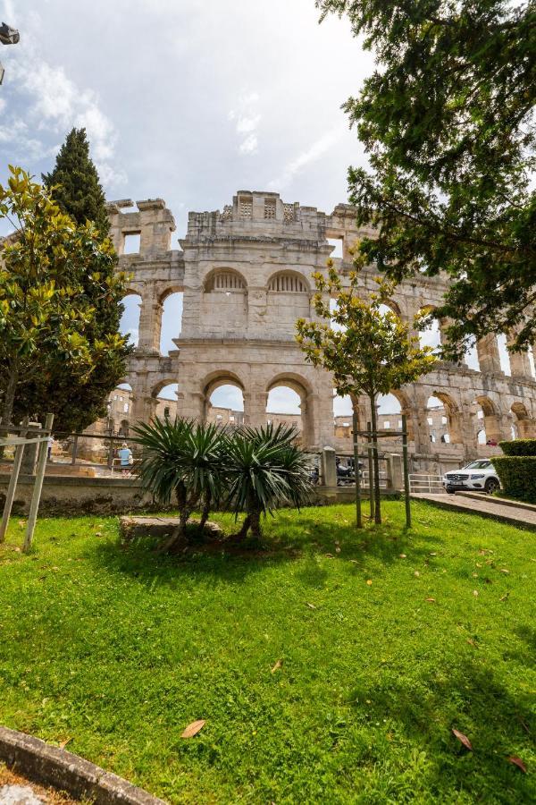 Apartment Augusto - Sea View Pula Zewnętrze zdjęcie